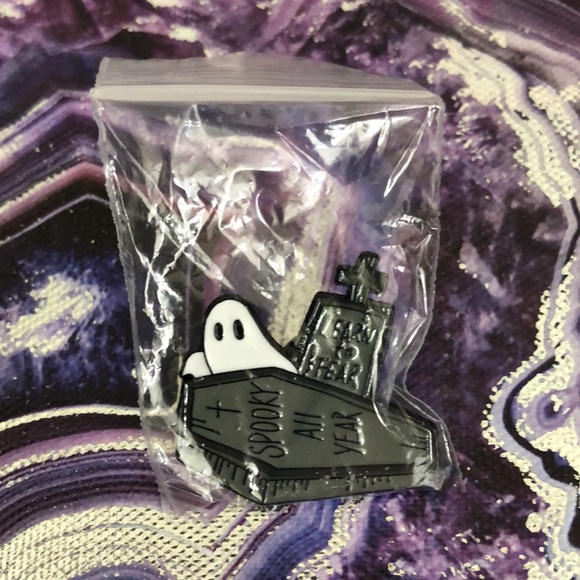 Goth Coffin Grave Ghost “Learn To Fear Spooky All Year” Metal Enamel Pin Brooch - Picture 6 of 8